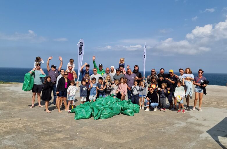 GUINCHO LOCALS RECOLHE 108 QUILOS DE LIXO E PLÁSTICOS